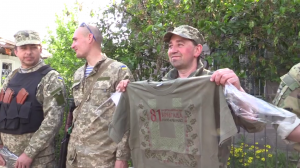 Tetiana Popova Gifts Vyshyvankas to Combatants in ATO Area