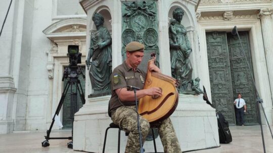 Легендарний гурт Metallica опублікував відео з кавером на Nothing Else Matters у виконанні військового Тараса Столяра