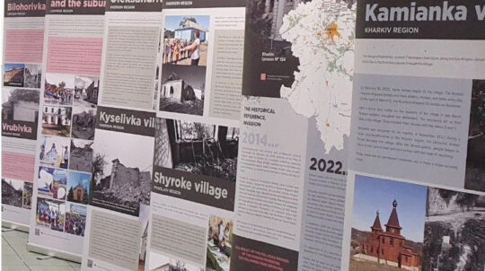 «Стерті з лиця Землі»: документальну виставку про наслідки російської агресії в Україні експонують у Великобританії та Німеччині