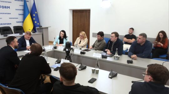 Кремлівські наративи проти Європи: у Києві обговорили, як захистити європейський курс України