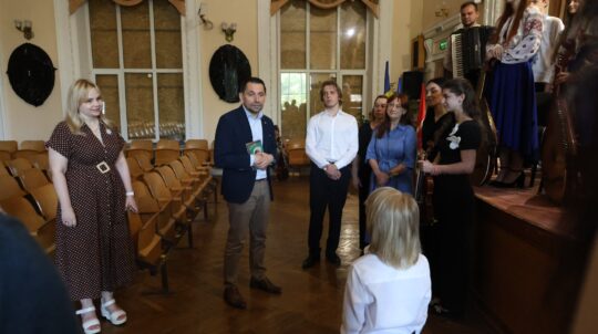 Міністр культури та стратегічних комунікацій України Микола Точицький відвідав заклади культури та мистецької освіти Одеси Міністр культури та стратегічних комунікацій України Микола Точицький відвідав заклади культури та мистецької освіти Одеси