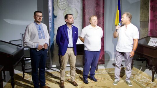Від Київської Русі до сучасності: У Києві відкрилась виставка «Скарби державності»