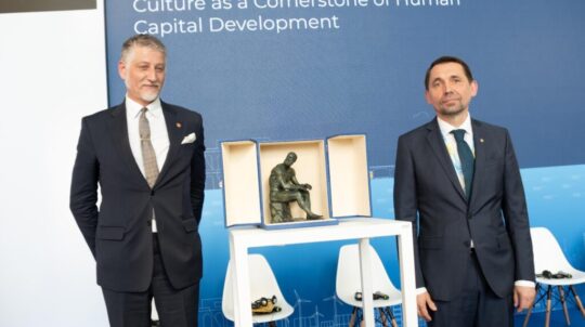 Minister of Culture of Italy presented a symbolic gift to Ukraine — Boxer at Rest sculpture