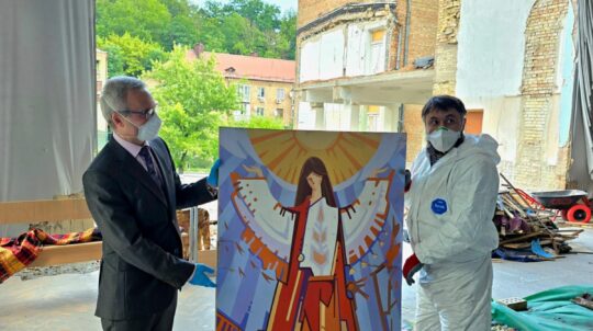 У Києві розпочали порятунок мистецьких цінностей, пошкоджених внаслідок обстрілу Академії імені Бойчука