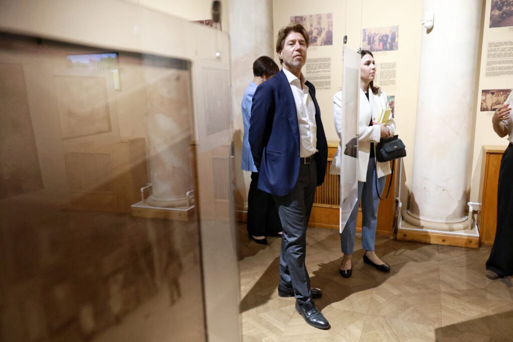 gallery photo