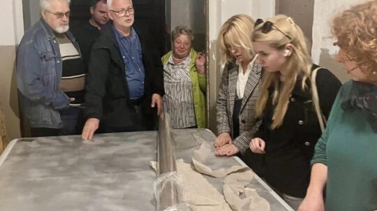 Львівські реставратори отримали цінний дарунок від польських колег — професійний дубляжний стіл