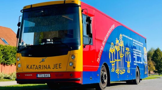 До Всеукраїнського дня бібліотек Харківщина отримала мобільну бібліотеку з Естонії