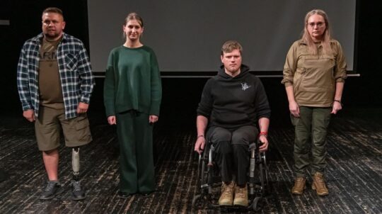 Ветерани у ролі акторів: у Рівненському драмтеатрі показали унікальну документальну виставу