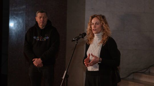 Цифрові свідчення війни: у Музеї війни відкрили виставку «Крізь морок. Світло памʼяті»